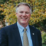Dr. Dan Connolly portresi