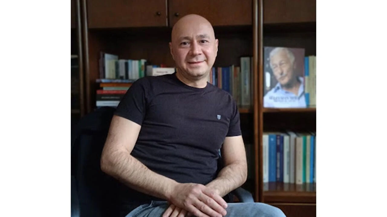 Prof. Dr. Barış Övgün portresi